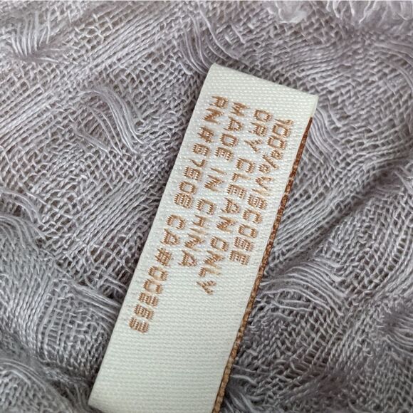 NWOT Collection Eighteen Silvery Grey Lightweight Infinity Scarf - Picture 8 of 10